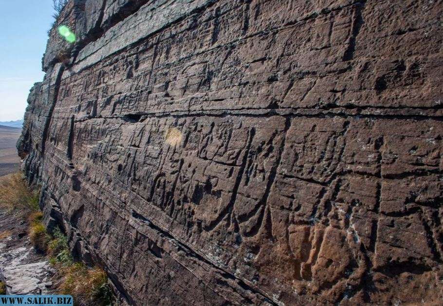 
        В Хакасии удалось обнаружить древние храмы, пирамиды и неизвестную письменность			
	            