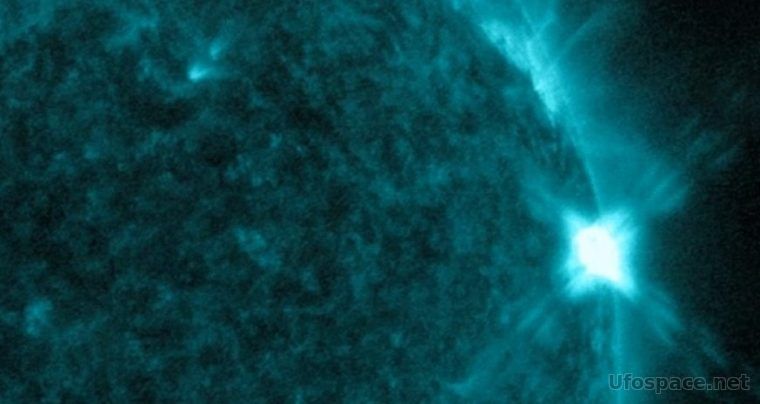 NASA поделилось потрясающими кадрами мощной солнечной вспышки