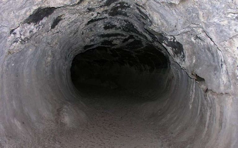 Ученые готовятся исследовать туннели, скрывающиеся под лунной поверхностью