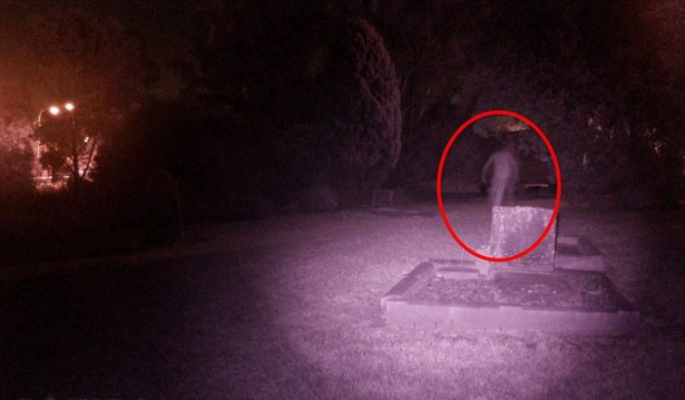 В западной части Сиднея уфологи сфотографировали призрака на кладбище 