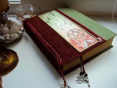 Книга Теней – ритуальный инструмент ведьмы