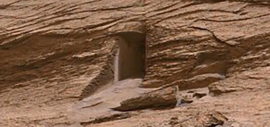 «Вход в древнюю гробницу» обнаружили на Марсе
