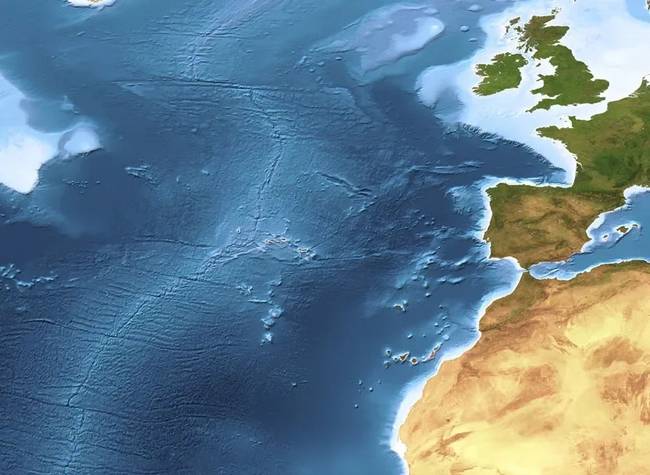 Странная линия отверстий обнаружена на глубине 3 км в Атлантическом океане