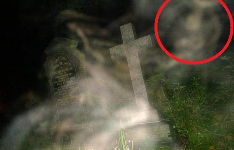 Пенсионер запечатлел нечто странное на ночном кладбище