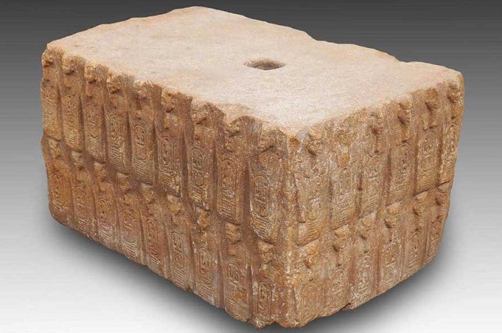 В Египте нашли древние гранитные блоки времен фараона Хуфу