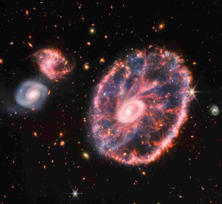 «James Webb» раскрыл тайны галактики Колесо Телеги