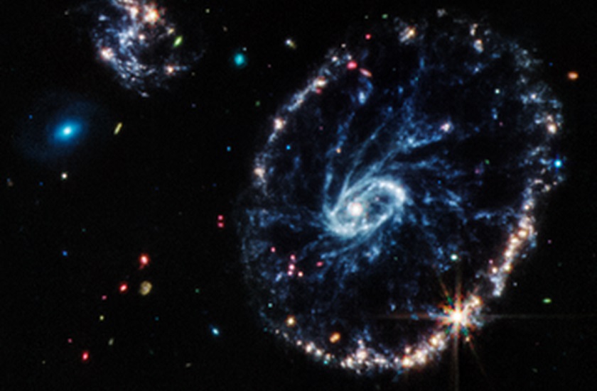 Впечатляющий снимок галактики «Колесо телеги» опубликовали NASA