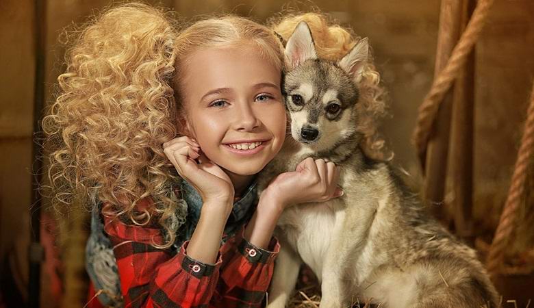 Российская девочка, возможно, умеет разговаривать с животными