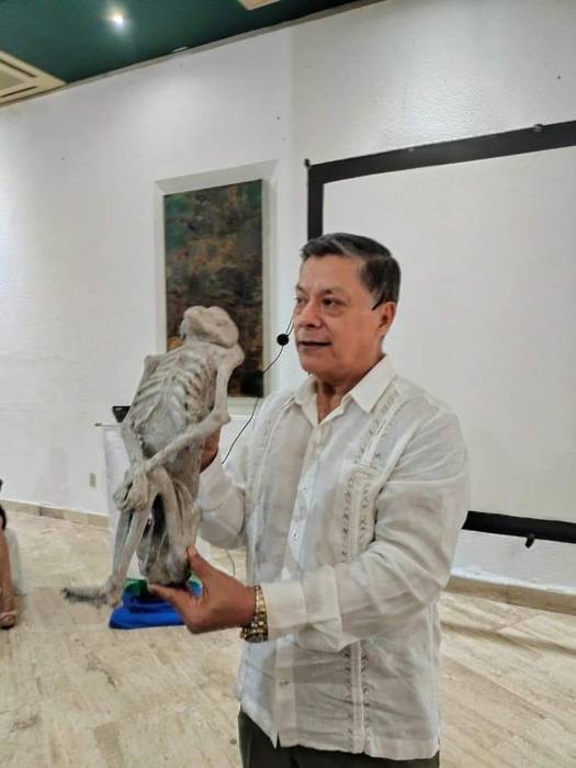Мексиканский ученый обнаружил мумию пришельца и огромный инопланетный череп