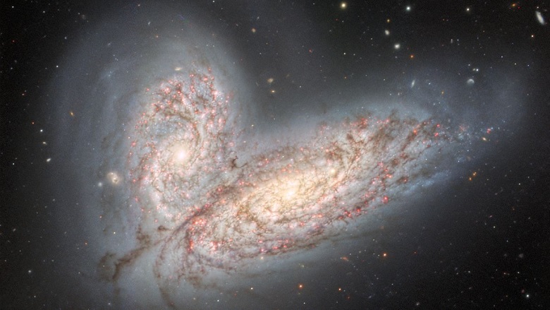 Телескоп запечатлел столкновение двух спиральных галактик