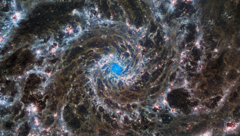 Телескоп Джеймс Уэбб получил впечатляющий снимок «Призрачной галактики»