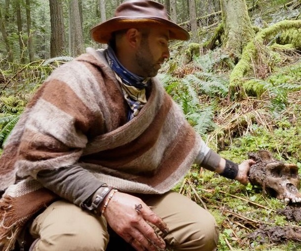 Огромный «череп снежного человека» нашли в канадском лесу