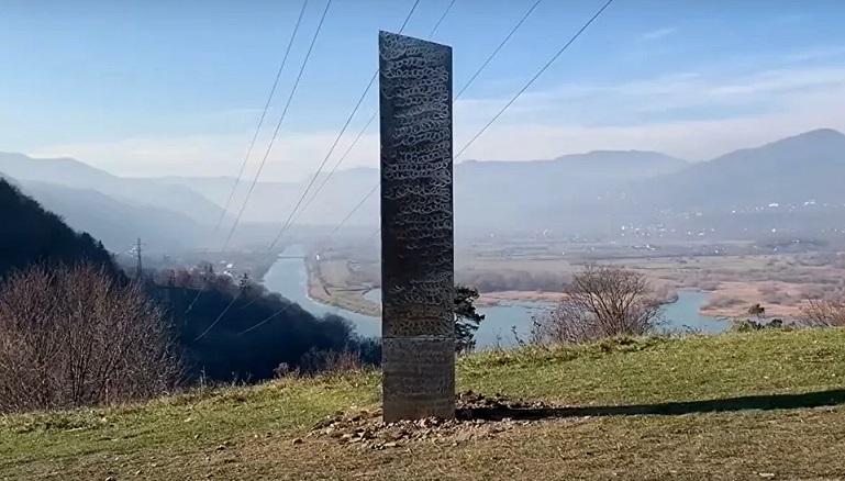 «Инопланетный челлендж» продолжается: очередной загадочный монолит обнаружен в Румынии