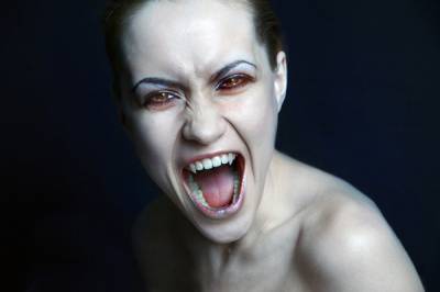 Энергетические вампиры: как выявить и противостоять им
