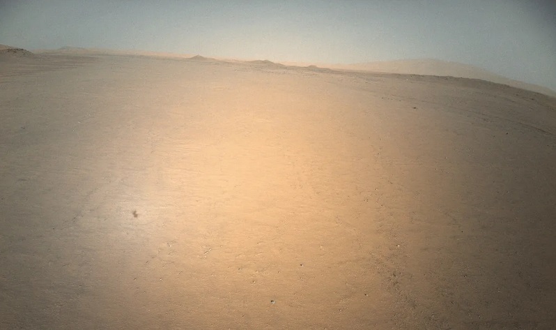 Ingenuity получил новые цветные изображения поверхности Марса