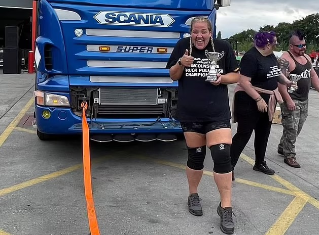 Женщина похудела и смогла сдвинуть 40-тонный грузовик