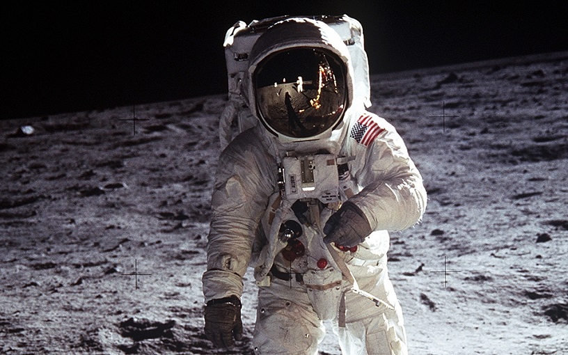 Астронавты, побывавшие на Луне, рассказали о странных «ярких вспышках»
