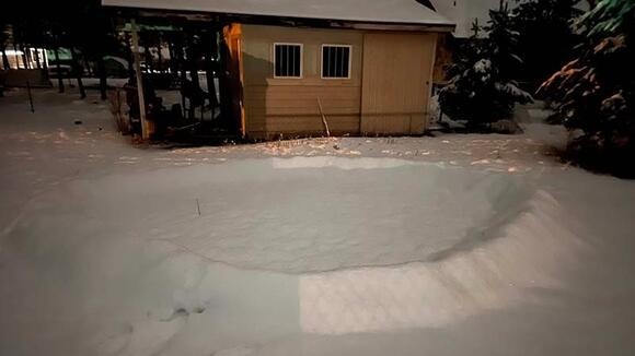 После странной яркой вспышки житель Орегона обнаружил круг на снегу возле своего дома