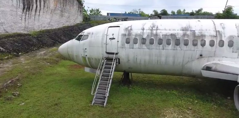 Тайна заброшенного самолета на Бали