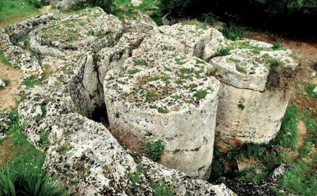 Тайна древних каменных колонн Сицилии: Их создали с помощью огромного сверла?