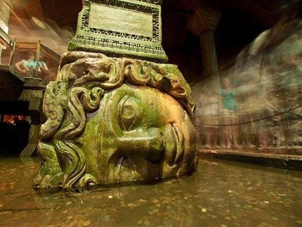 Цистерна Базилики, в которой находился саркофаг Медузы или Таинственной женщины-змеи