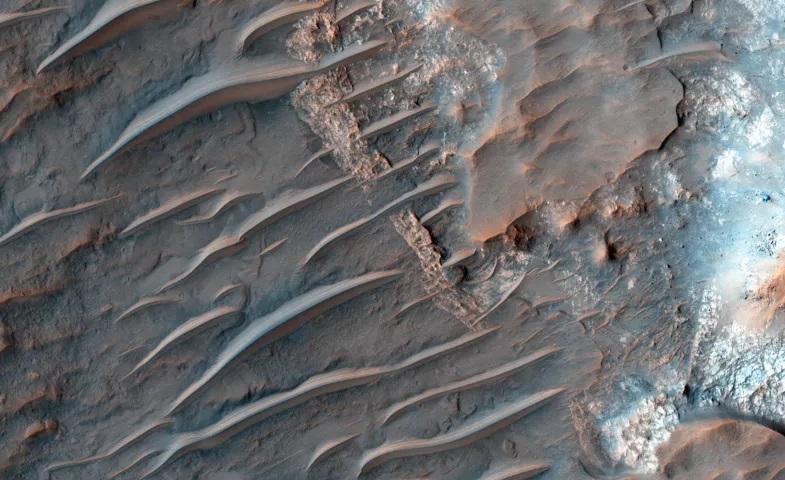 Марсоход обнаружил свидетельства резких климатических изменений, произошедших 400 000 лет назад