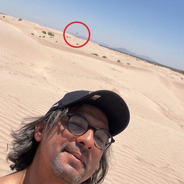 Мексиканец случайно заснял типичную «летающую тарелку», когда делал селфи в пустыне