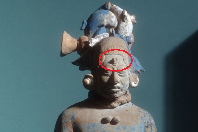 Загадка фигурок майя со странным нечеловеческим носом