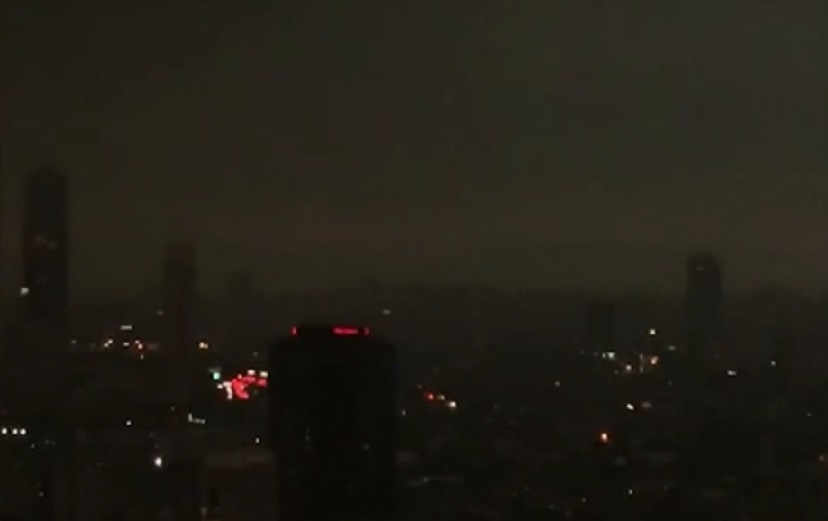 Черное облако лишило Стамбул солнца на 5 минут: природное явление вызвало панику в городе