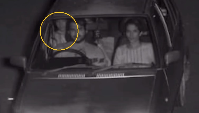 Дорожная камера запечатлела «призрака» за спиной водителя автомобиля
