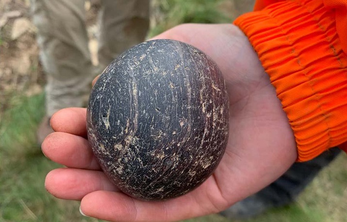 Странные каменные шары обнаружили в гробнице на Оркнейских островах